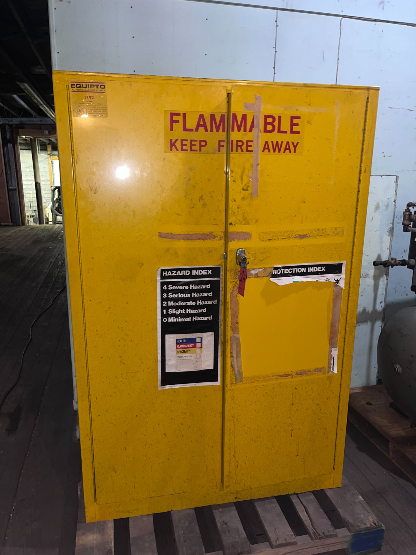 Enclosed Metal Safety Cabinet