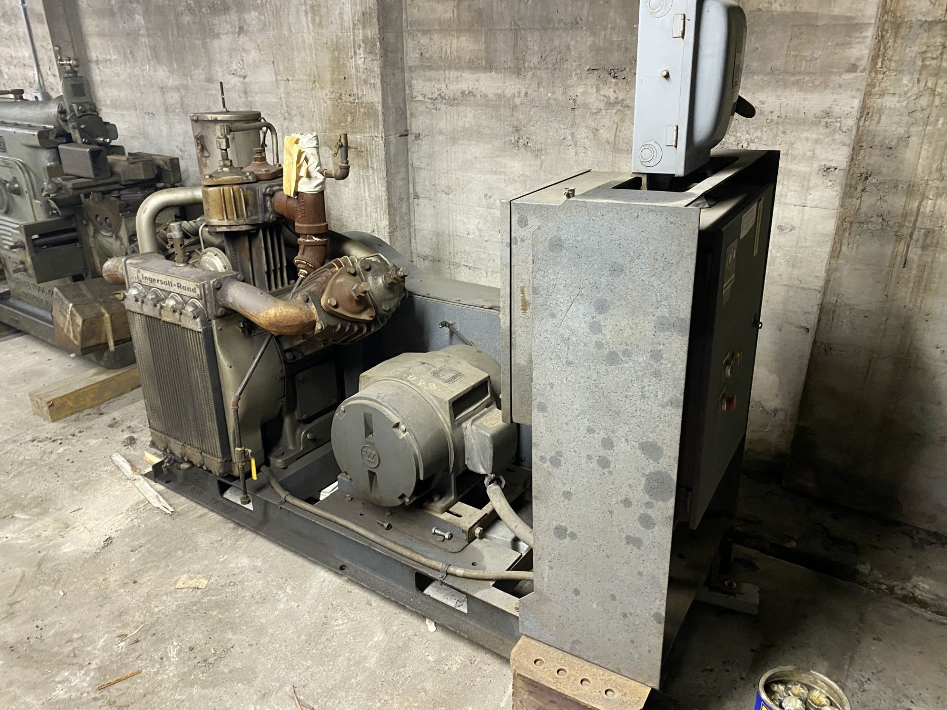 Large Ingersoll Rand Air Compressor - Image 3 of 6