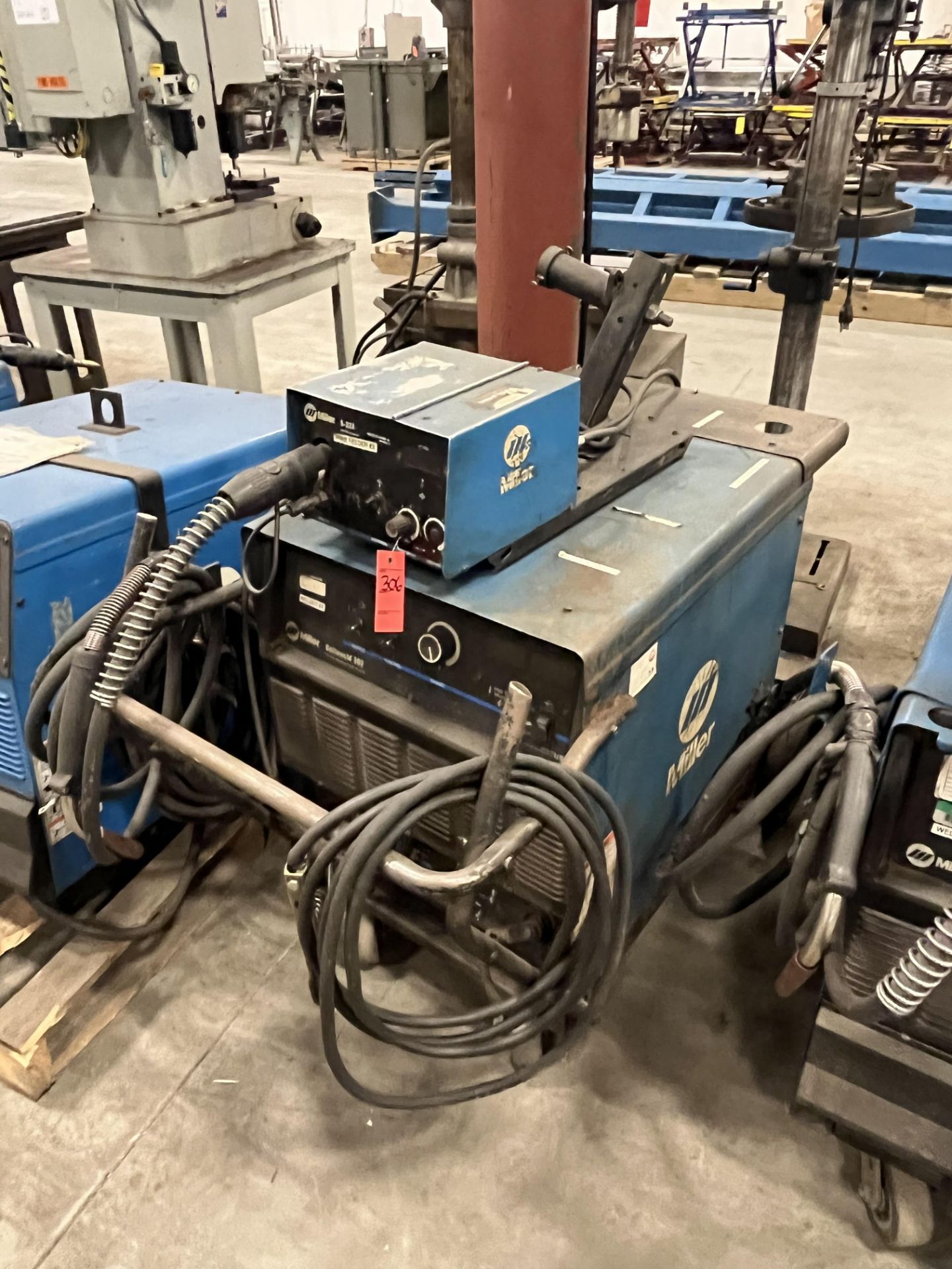 Miller Deltaweld 302 Welding Power Source & 24V