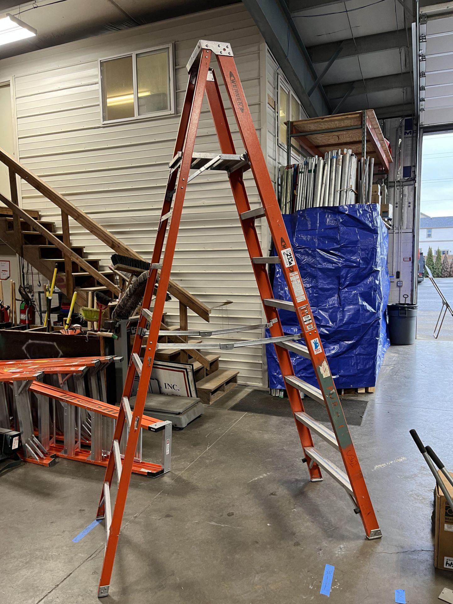 Werner 8' Fiberglass Stepladder