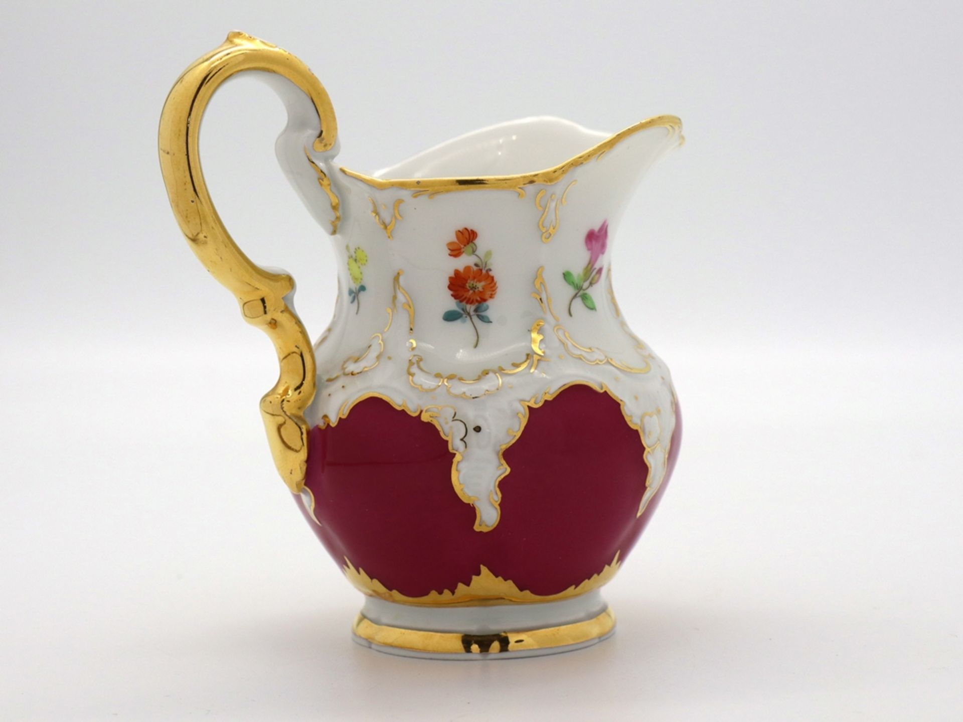 Meissen splendour cream jug, B-form 1st choice in noble purple with scattered flowers, after 1945. - Image 5 of 7