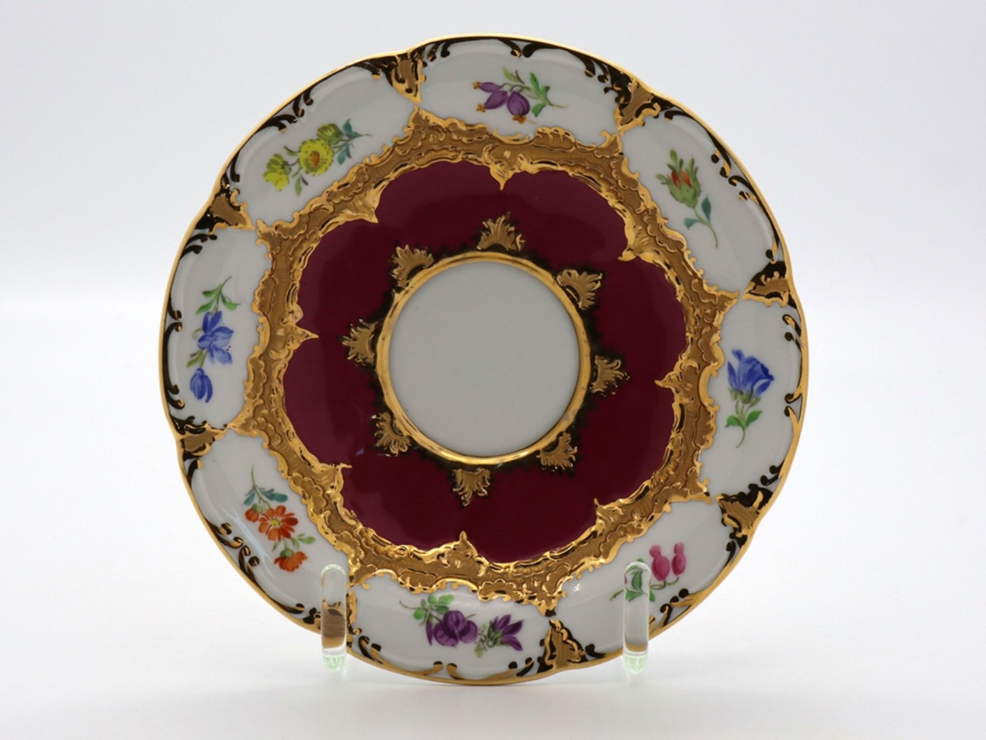 Meissen splendour mocha saucer, B-form 1st choice in noble purple with scattered flowers, after 194 - Image 4 of 4