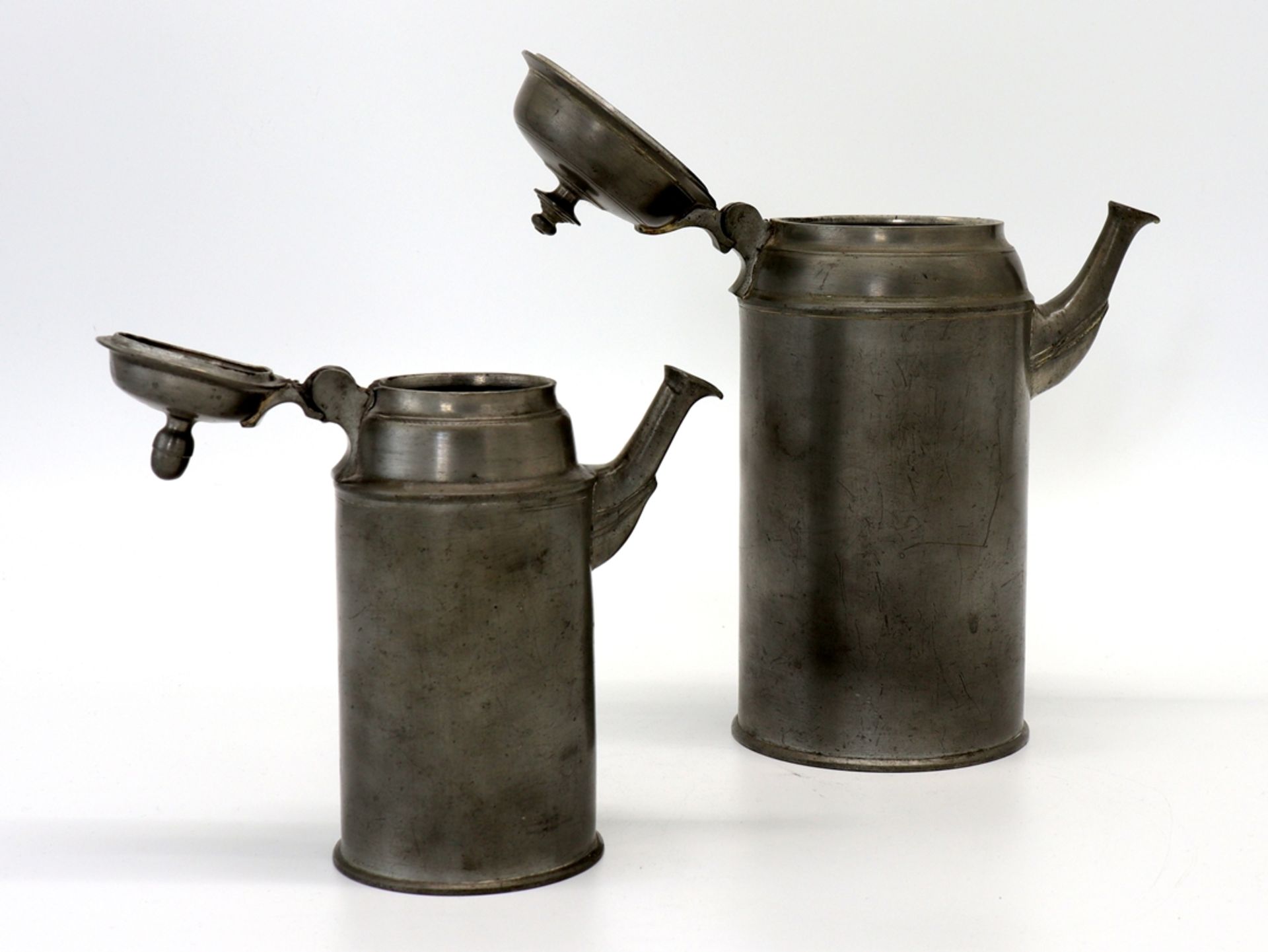 2 Saxon cocoa pots, dated 1837 - Image 4 of 8
