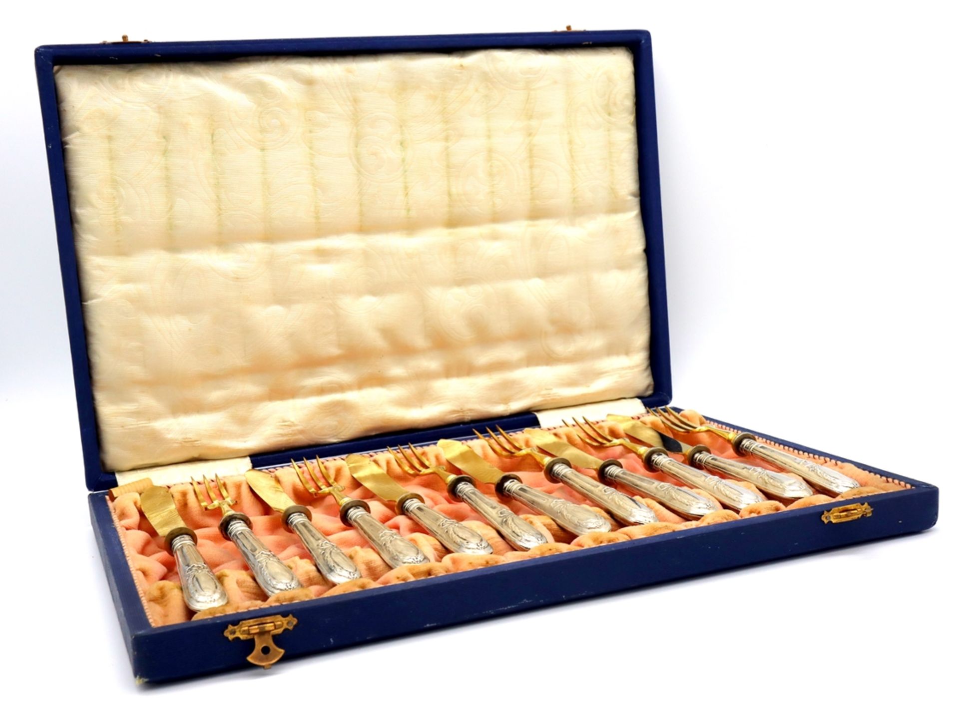 Fine Art Nouveau fruit cutlery, silver for 6 persons in a case, around 1900.