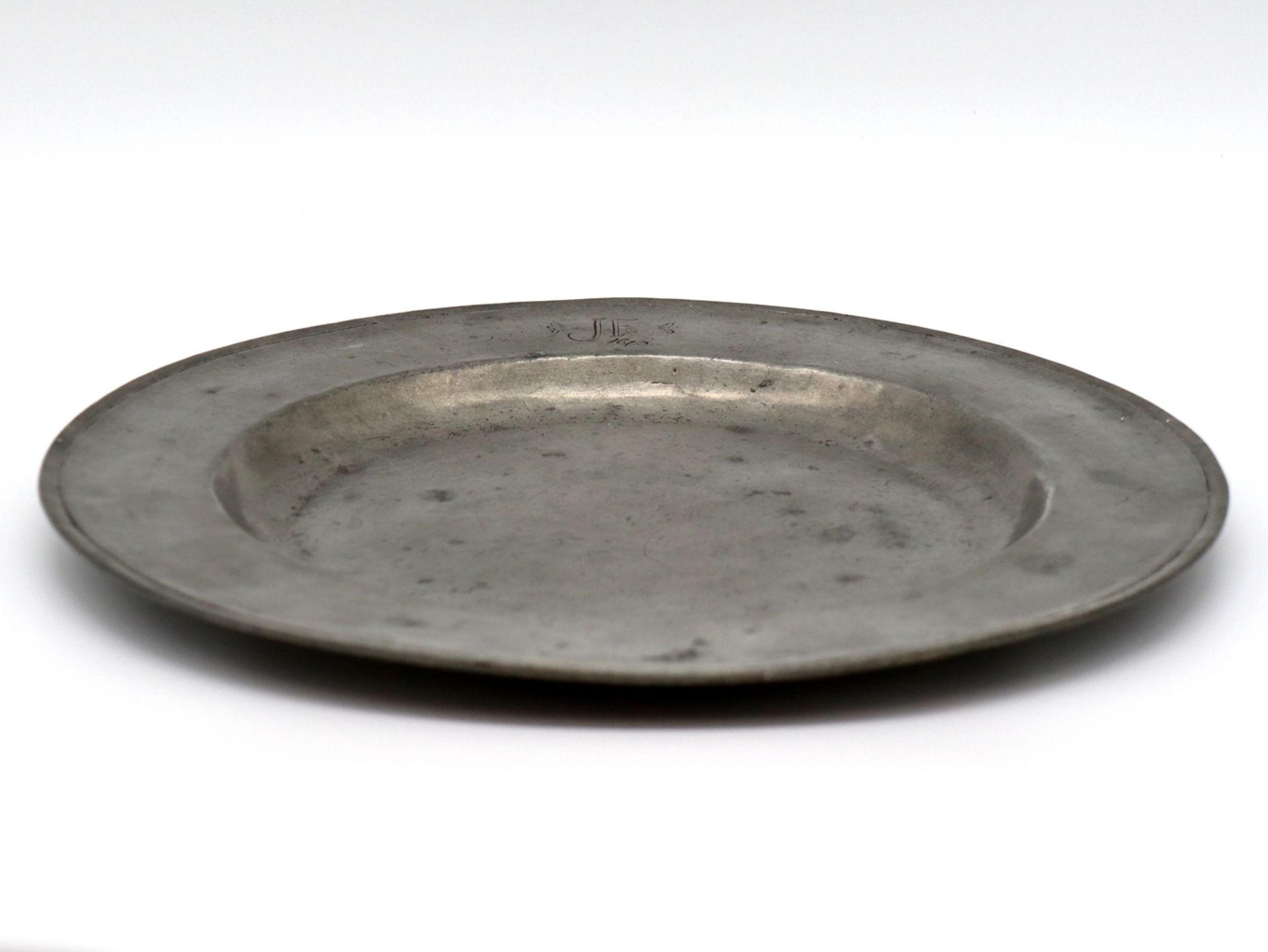 Large pewter plate, dated: 1670  - Image 5 of 5