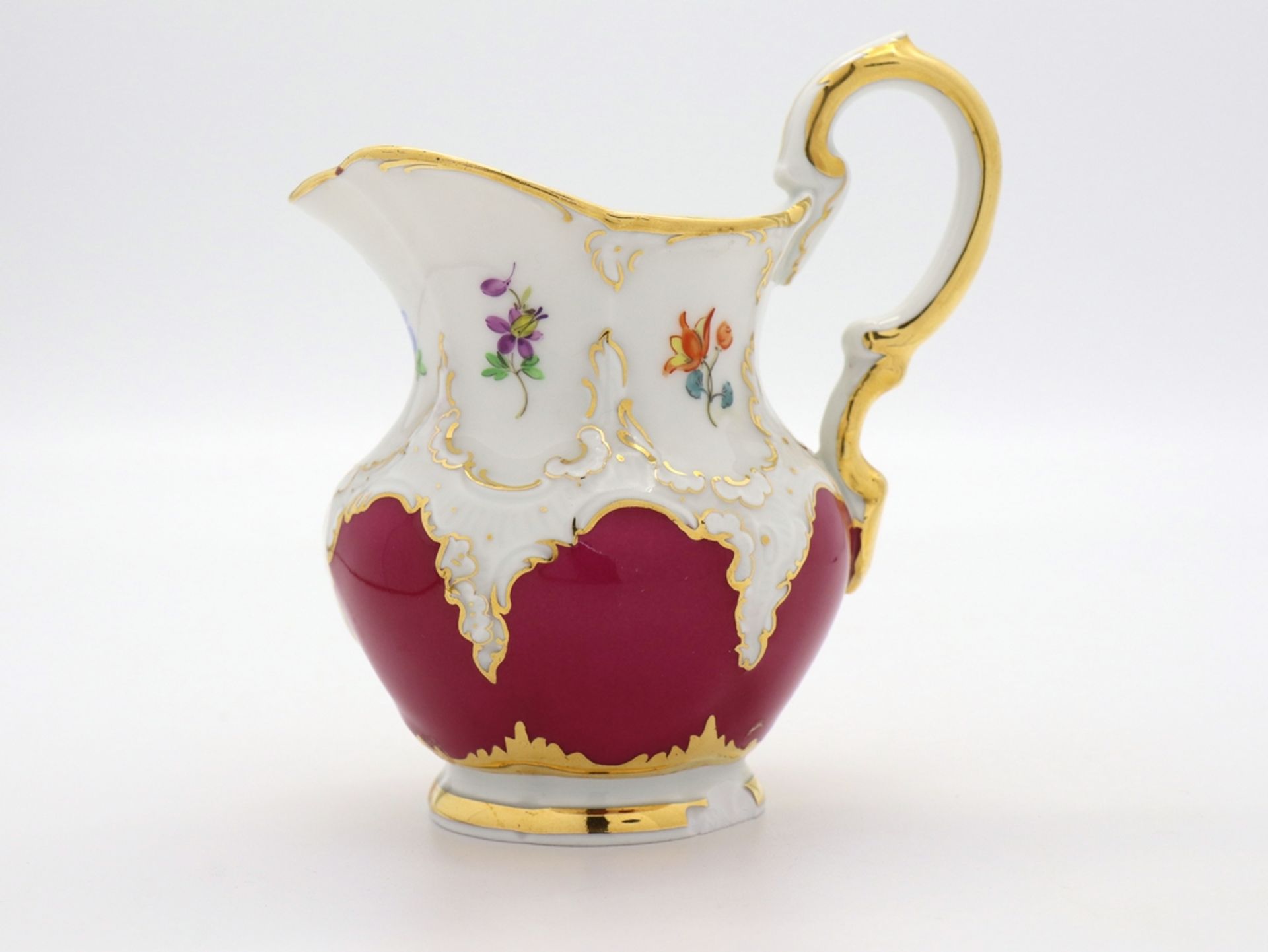 Meissen splendour cream jug, B-form 1st choice in noble purple with scattered flowers, after 1945. - Image 7 of 7