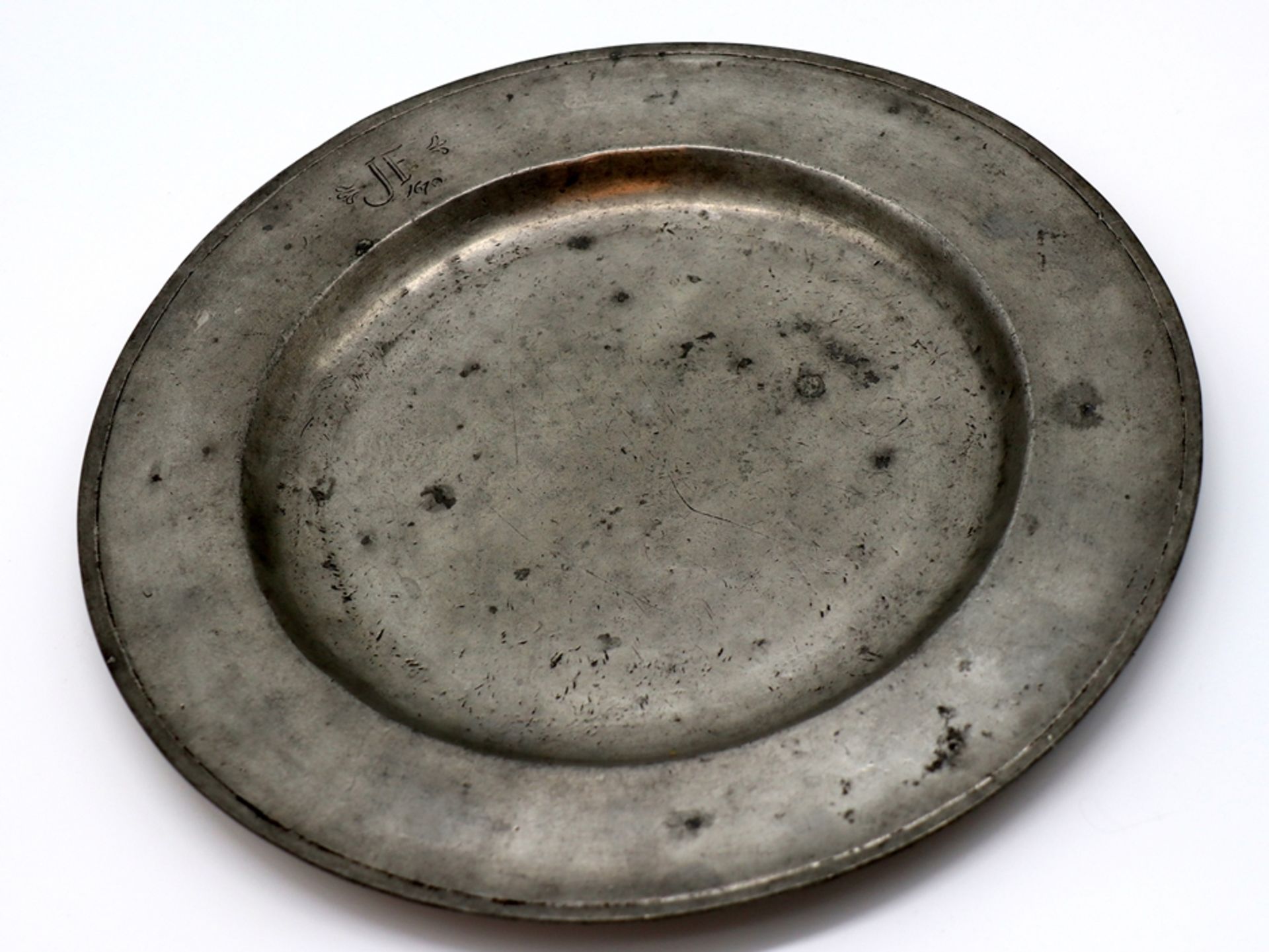 Large pewter plate, dated: 1670  - Image 2 of 5