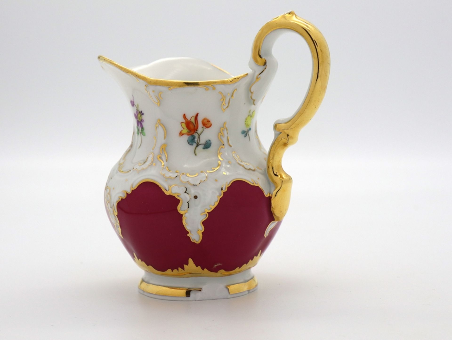Meissen splendour cream jug, B-form 1st choice in noble purple with scattered flowers, after 1945. - Image 4 of 7