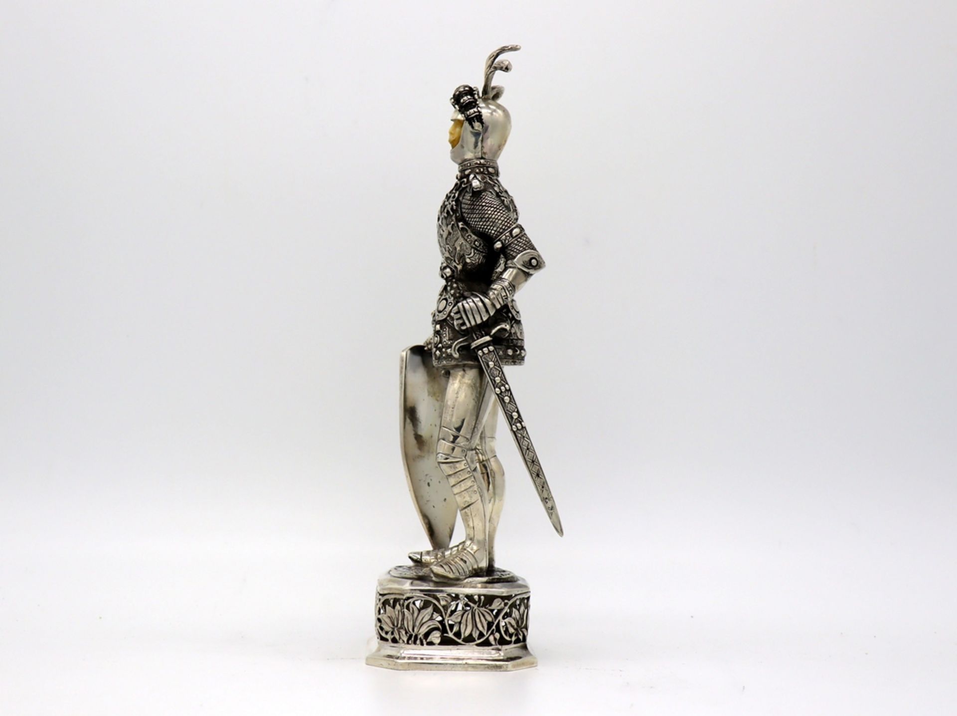 Knight figure in 800 silver, Jean-Louis Schlingloff (1907-1930) full-sculpture representation. - Image 2 of 9