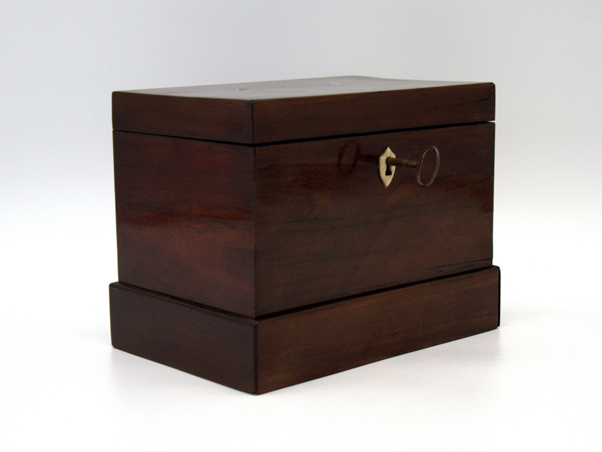 Elegant Biedermeier box, walnut veneer, with secret compartment, c. 1820