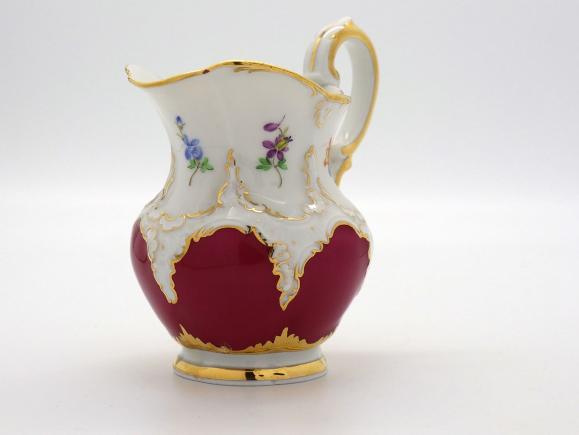 Meissen splendour cream jug, B-form 1st choice in noble purple with scattered flowers, after 1945. - Image 3 of 7