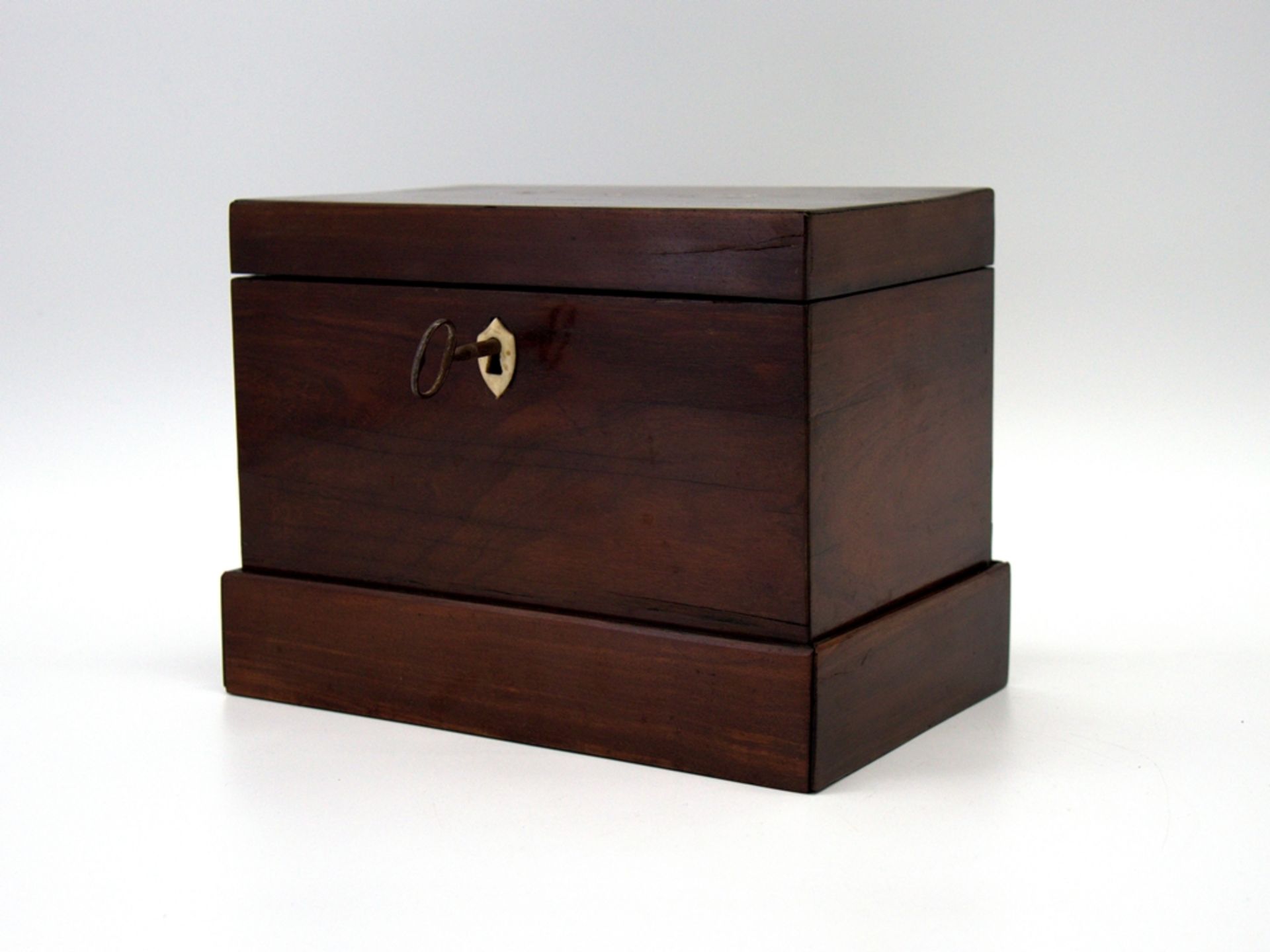 Elegant Biedermeier box, walnut veneer, with secret compartment, c. 1820 - Image 3 of 11