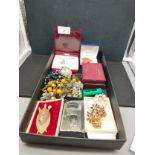 Lot of jewellery etc includes silver chain and pendant.