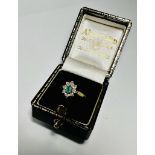 Beautiful diamond and emerald, 9crt gold vintage ring.