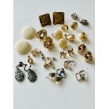 Good collection of 17 pairs of vintage earrings, clip on and pierced.