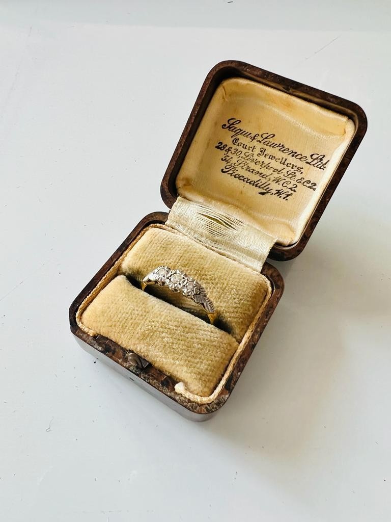 Beautiful diamond set 9ct gold vintage engagement or eternity ring.