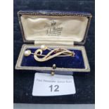 Beautiful 9ct gold brooch set set with pearls and garnet in original box.