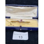 9ct gold bar brooch with pink stone setting .