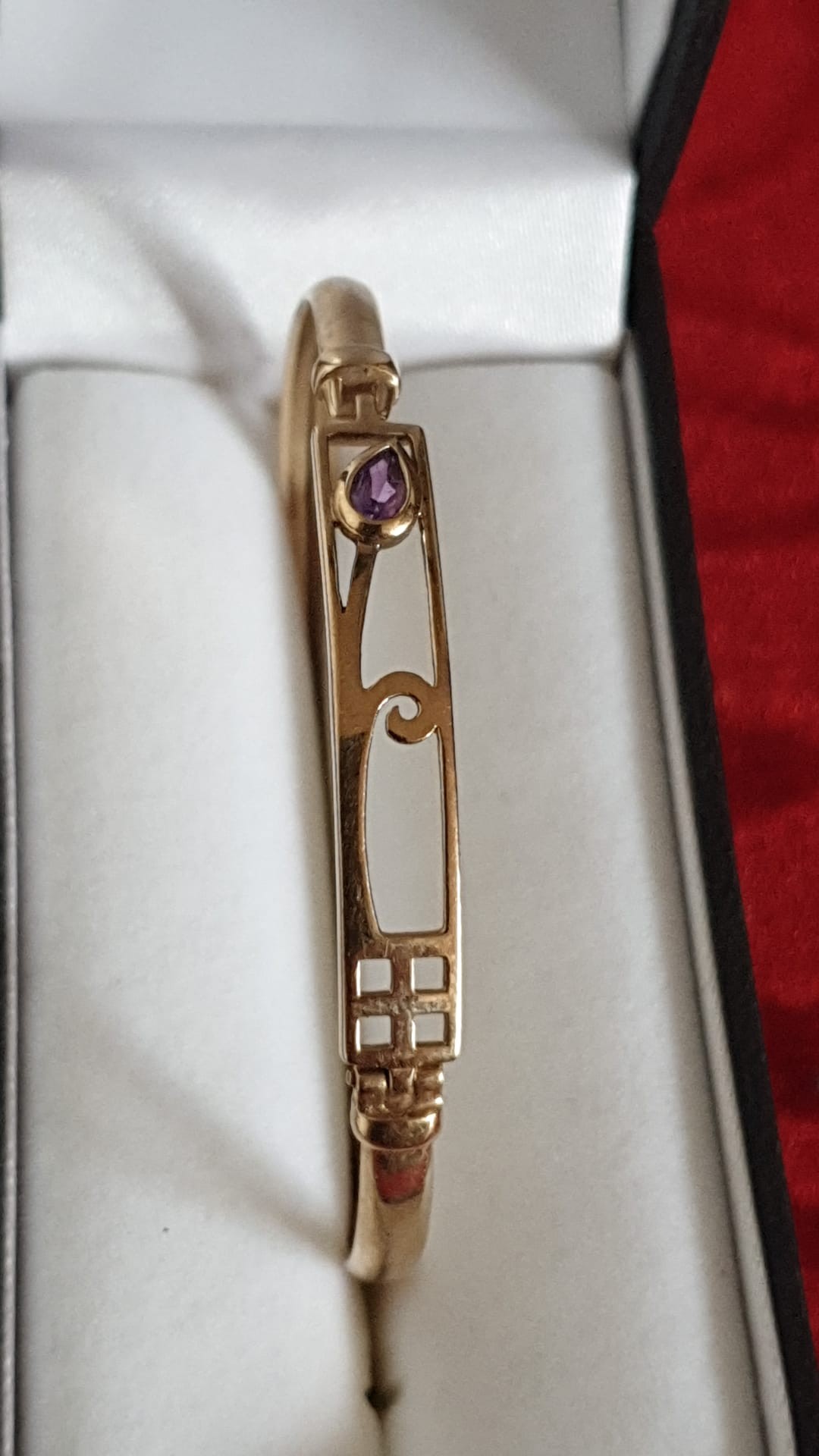 9ct gold beautiful Rennie McIntosh Style Bangle with Amethyst Stone 5.26 Grams. - Image 2 of 2