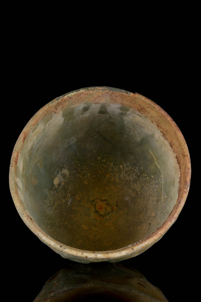 A ROMAN GLASS BEAKER - Image 3 of 7