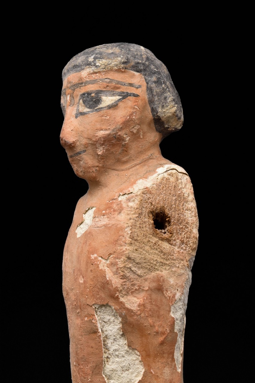 AN EGYPTIAN WOODEN BOATMAN FIGURE - Image 6 of 6