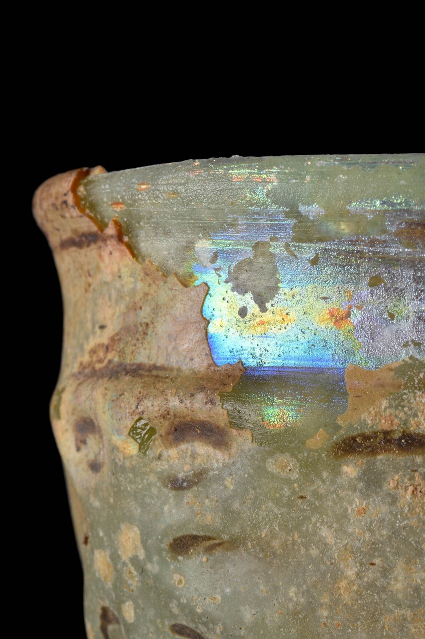 A ROMAN GLASS BEAKER - Image 7 of 7