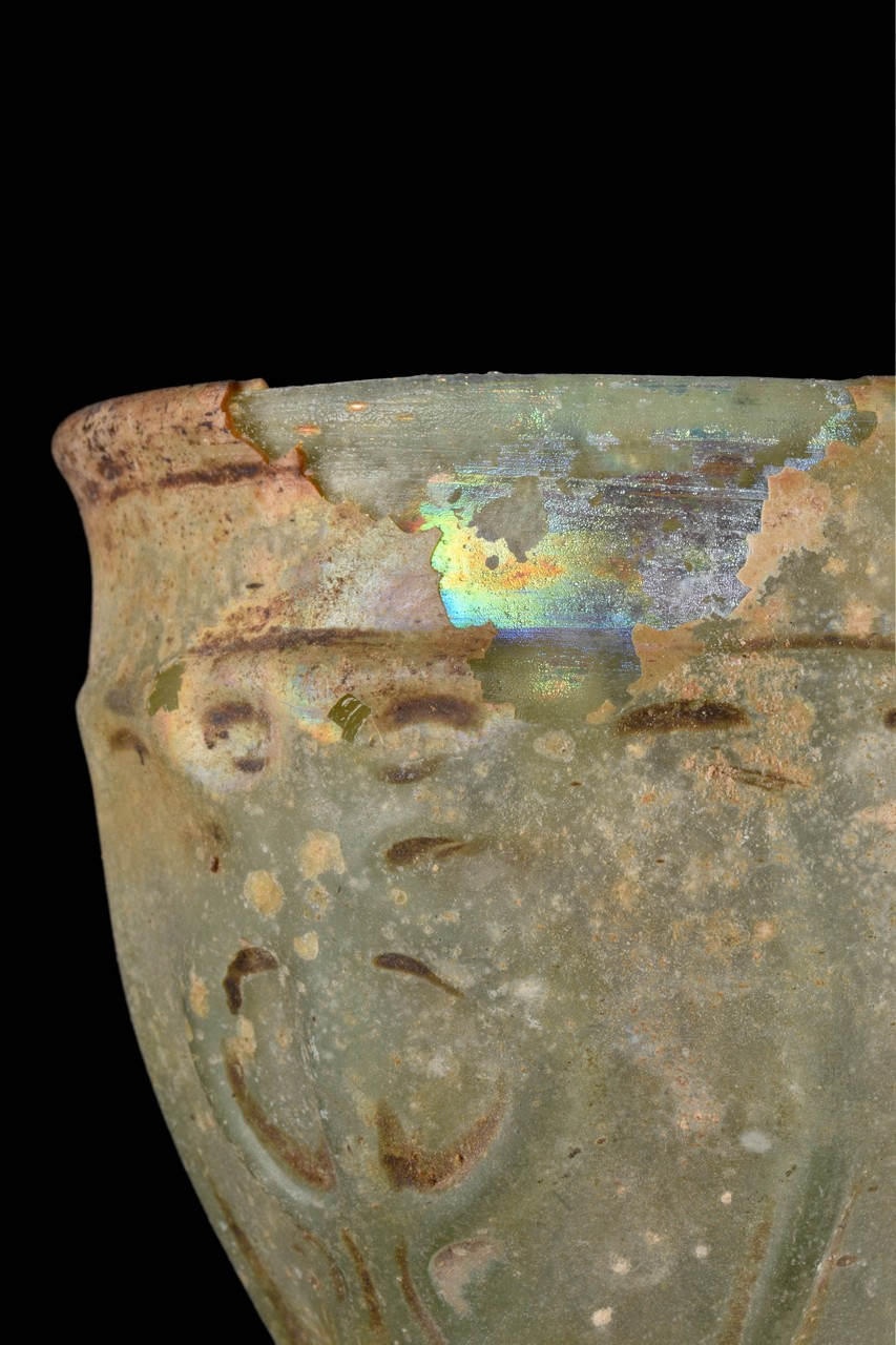 A ROMAN GLASS BEAKER - Image 5 of 7