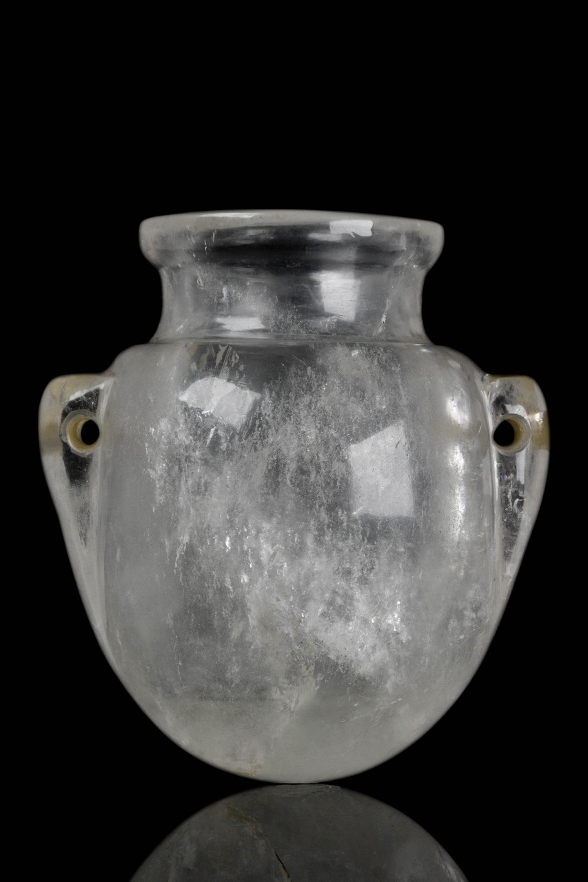 AN IMPORTANT AND RARE NEO-ASSYRIAN ROCK CRYSTAL VESSEL - Image 3 of 13