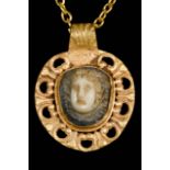 ROMAN AGATE MEDUSA CAMEO IN GOLD PENDANT