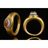 HEAVY ROMAN ANT EYE AGATE GOLD RING