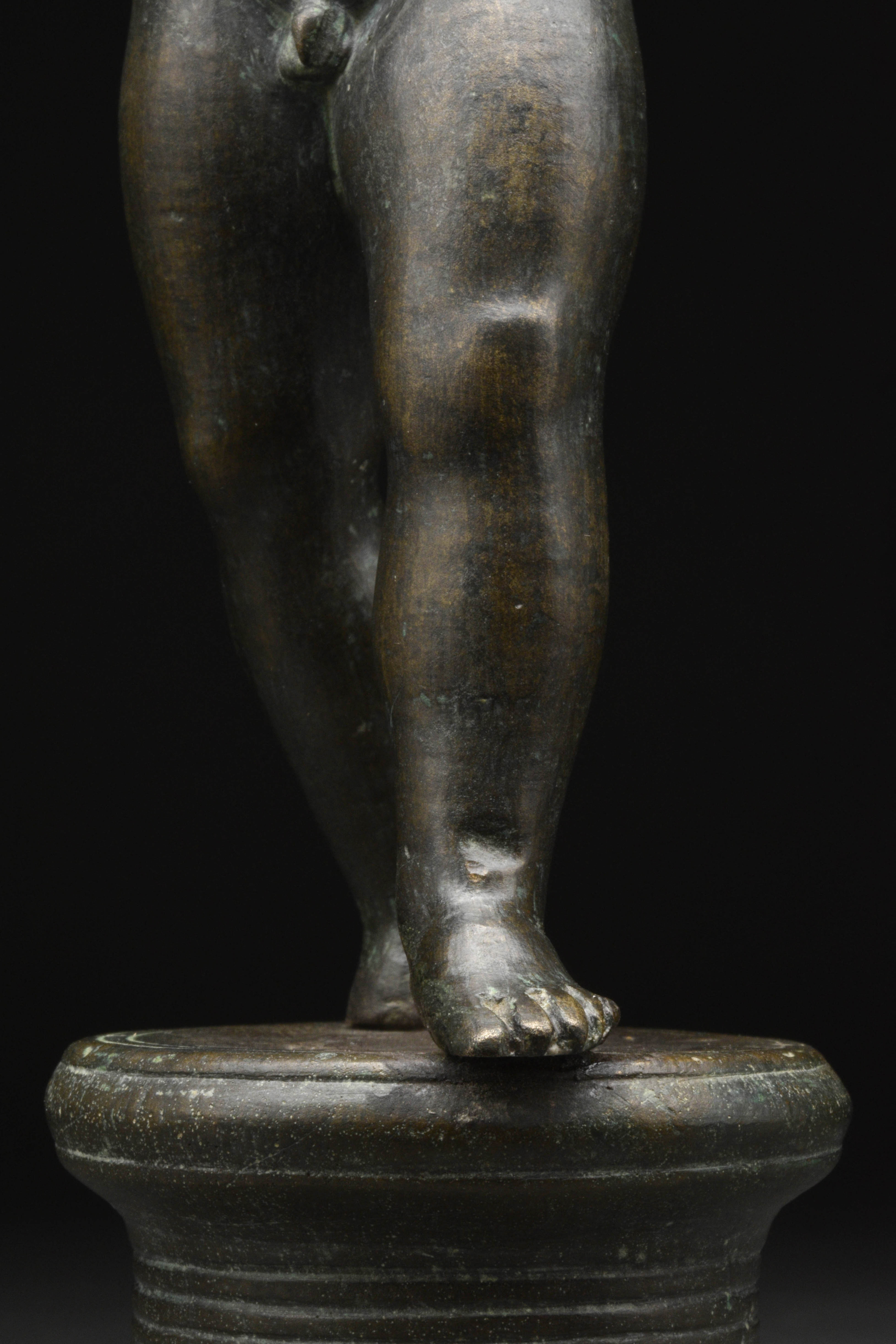 ROMAN BRONZE CUPID STATUETTE - Image 5 of 5