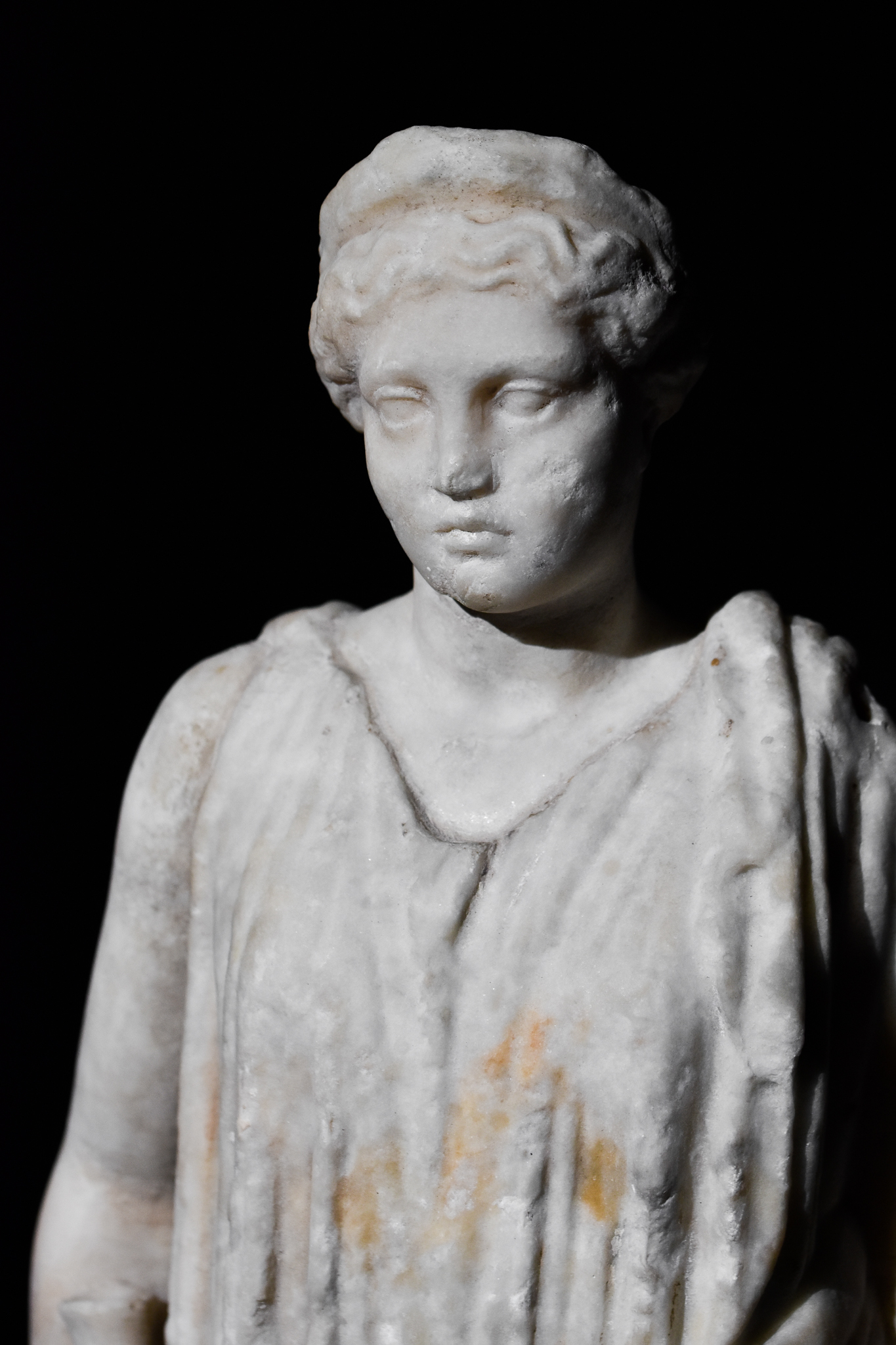 ROMAN MARBLE DRAPED FEMALE MUSE - Image 6 of 9