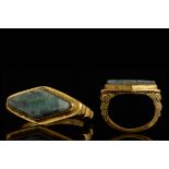 BYZANTINE GOLD RING WITH EMERALD AND NIELLO INLAY