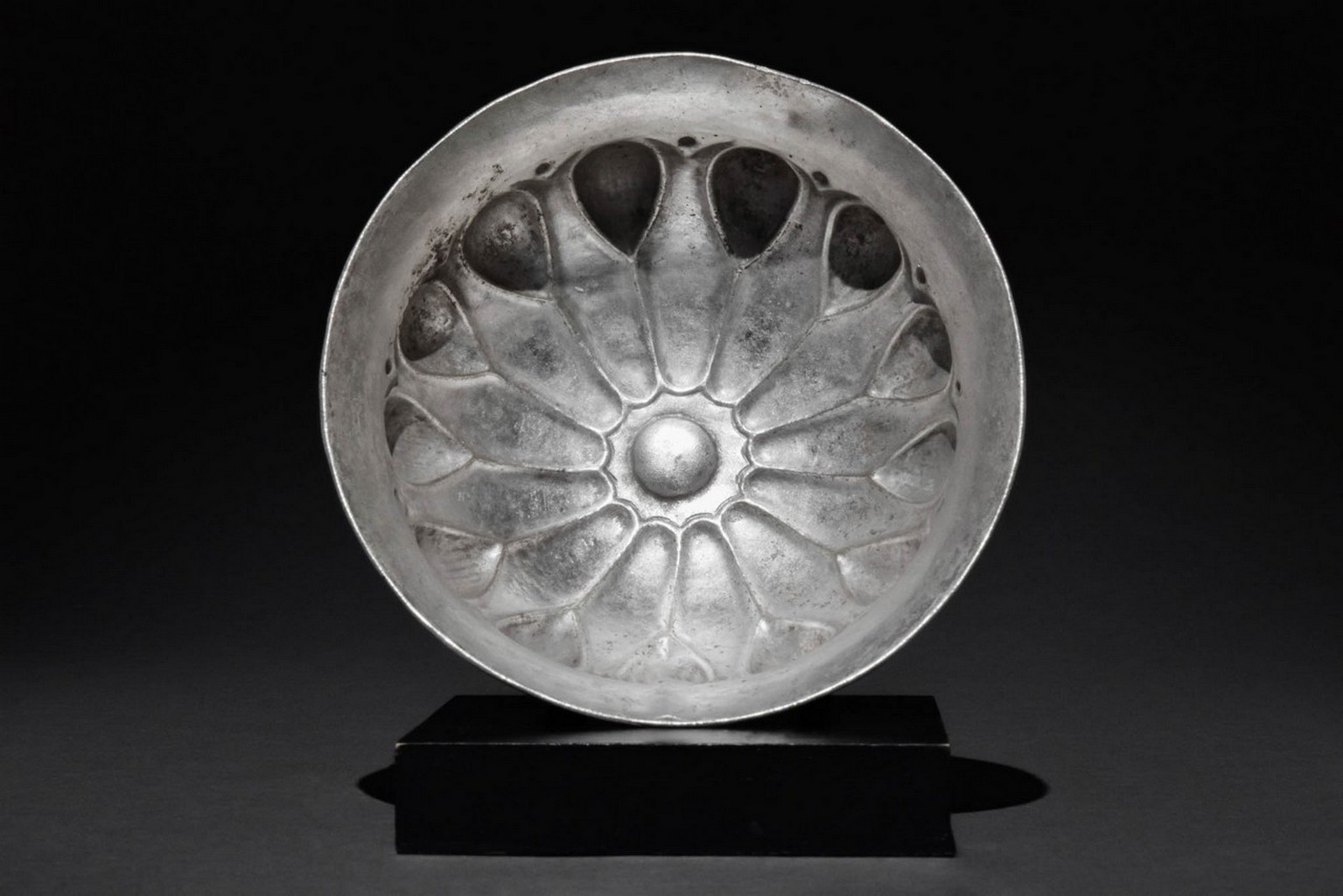 HELLENISTIC SILVER PHILAE BOWL - Image 2 of 3