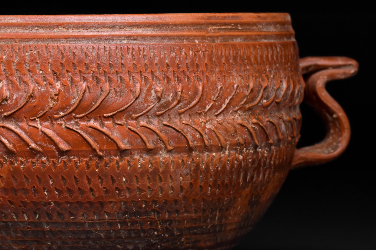 FINE TERRA SIGILLATA BOWL WITH TWO HANDLES - Image 6 of 6