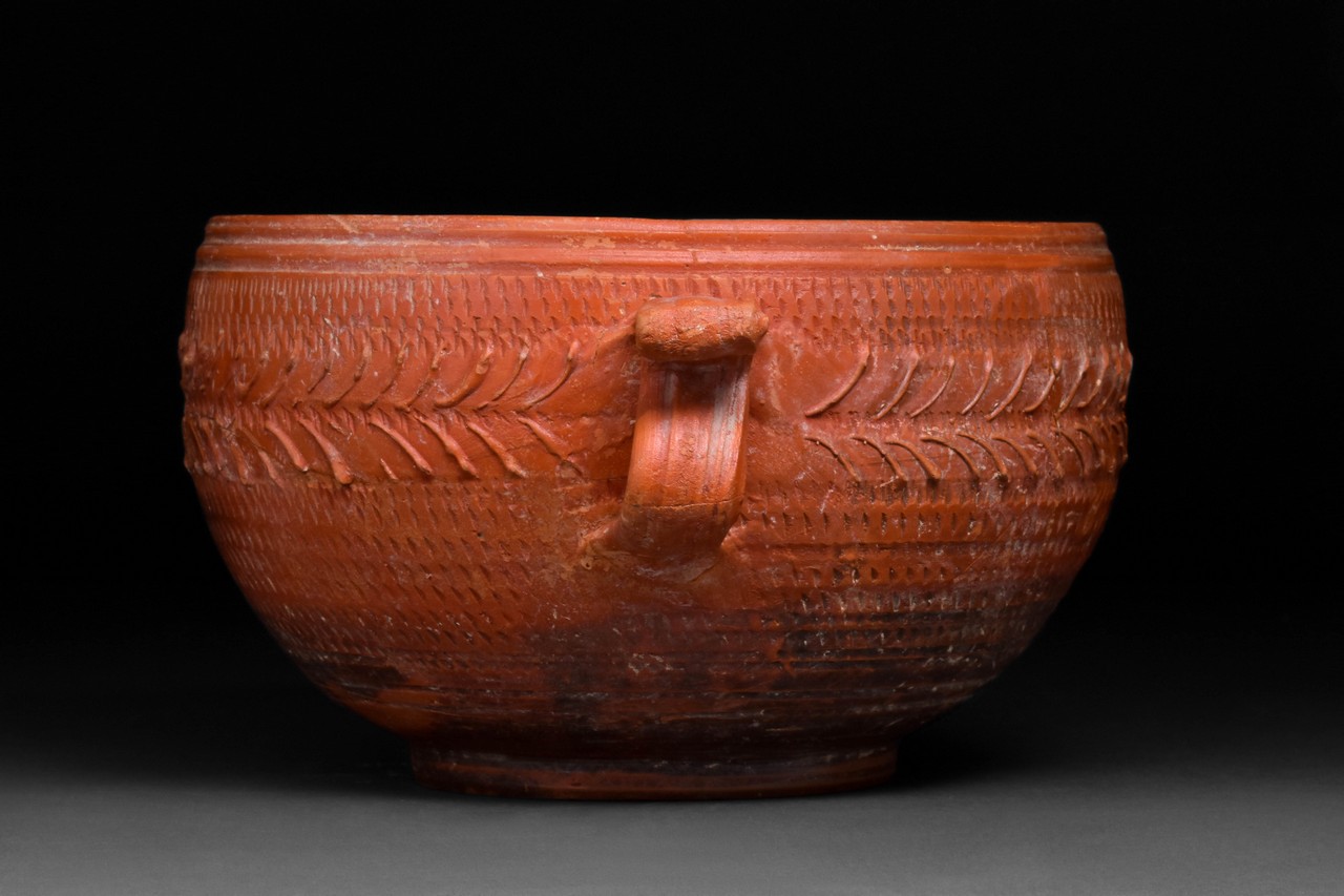 FINE TERRA SIGILLATA BOWL WITH TWO HANDLES - Image 3 of 6