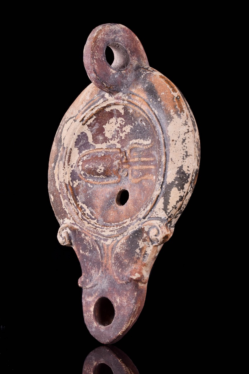 ROMAN OIL LAMP WITH OCTOPUS - Image 2 of 4
