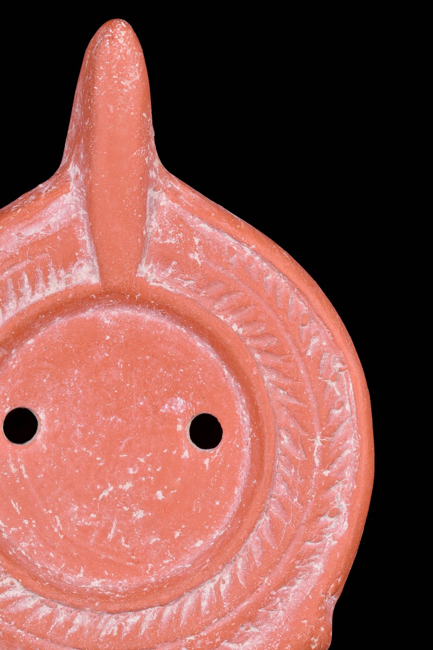 LATE ROMAN TERRACOTTA OIL LAMP - Image 4 of 4