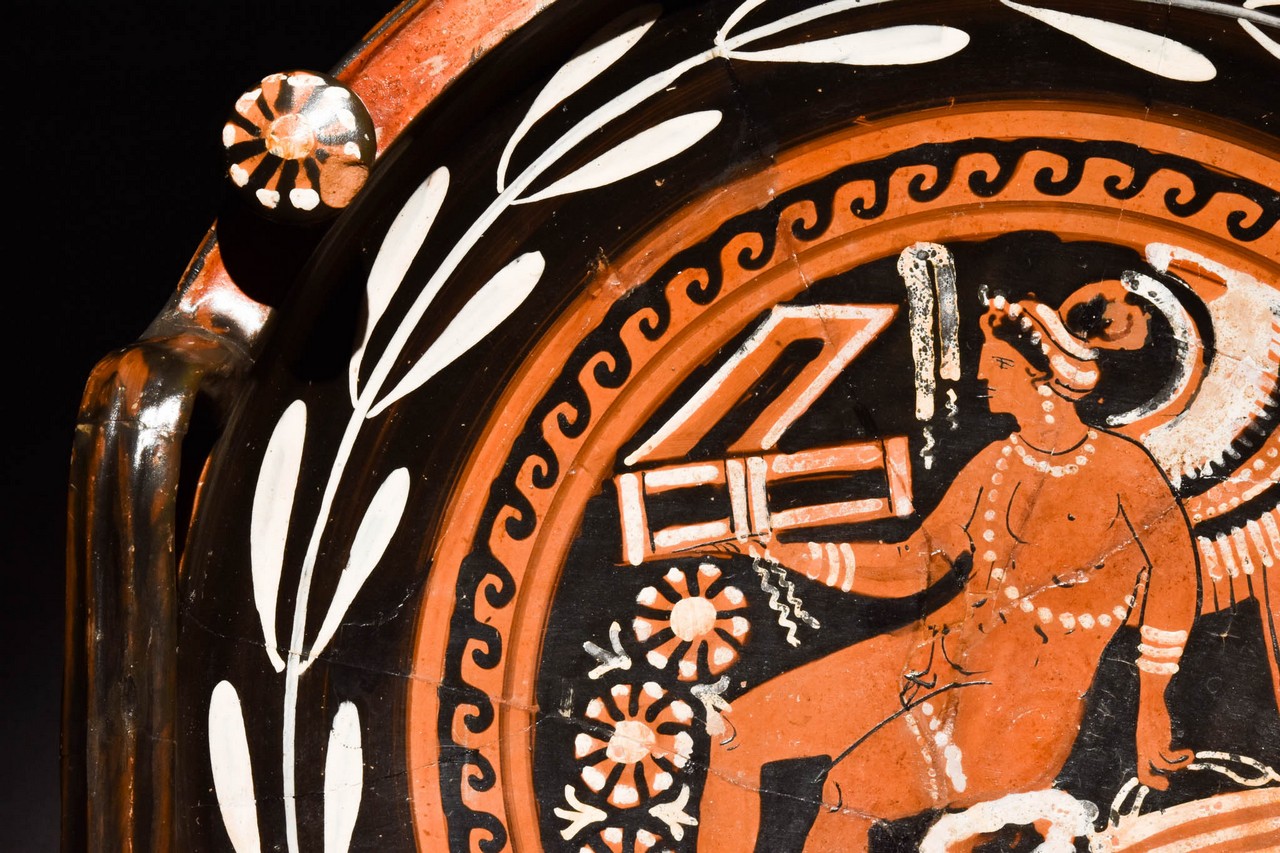 APULIAN RED-FIGURED KNOB-HANDLED PATERA - Image 18 of 22