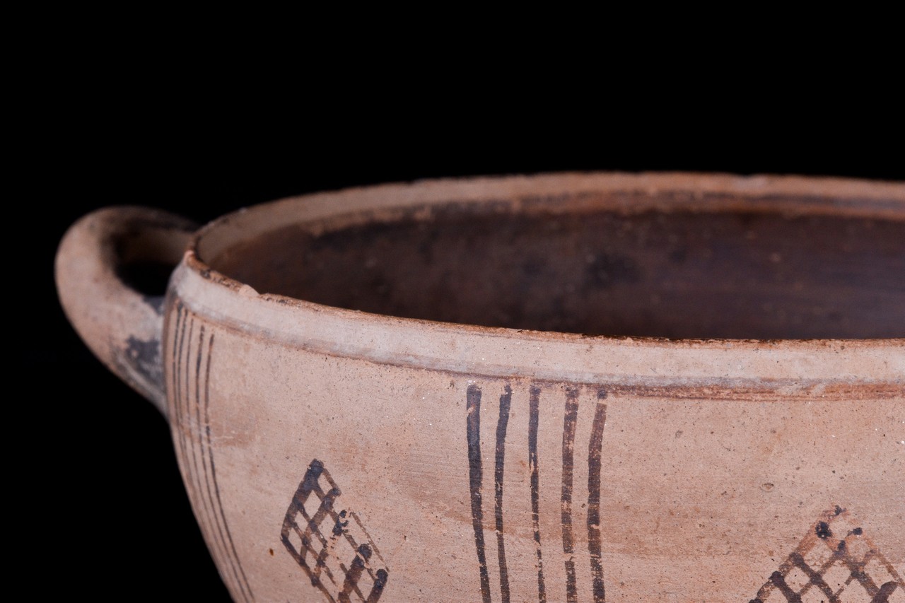 EAST GREEK POTTERY DRINKING BOWL - Image 4 of 5