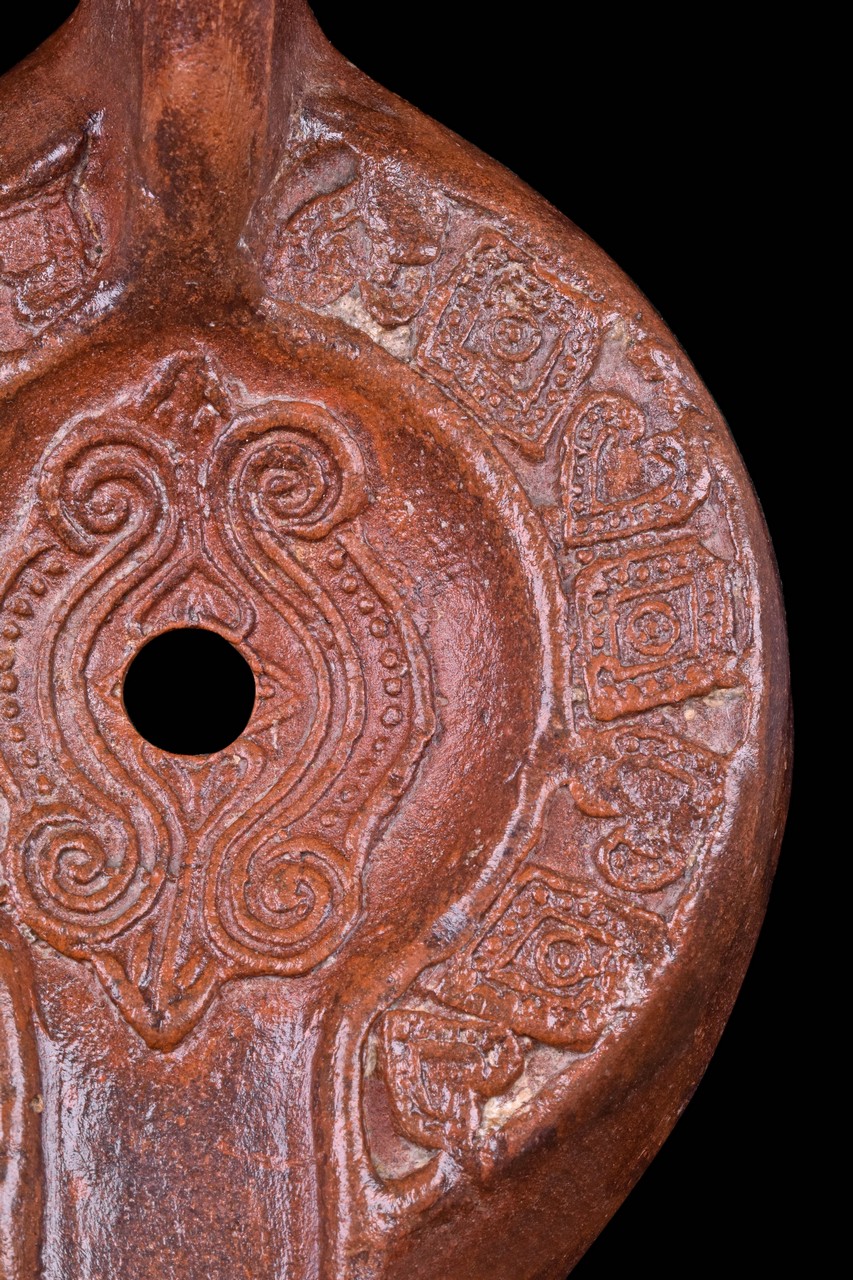 ROMAN TERRACOTTA OIL LAMP - Image 4 of 5