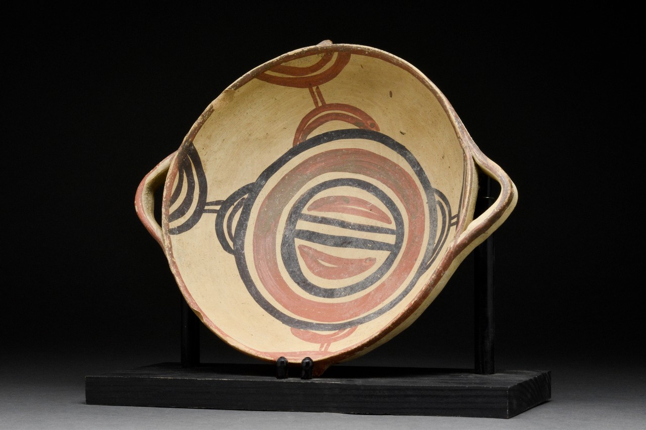 CYPRIOT POLYCHROME TWIN-HANDLED BOWL - Image 2 of 5