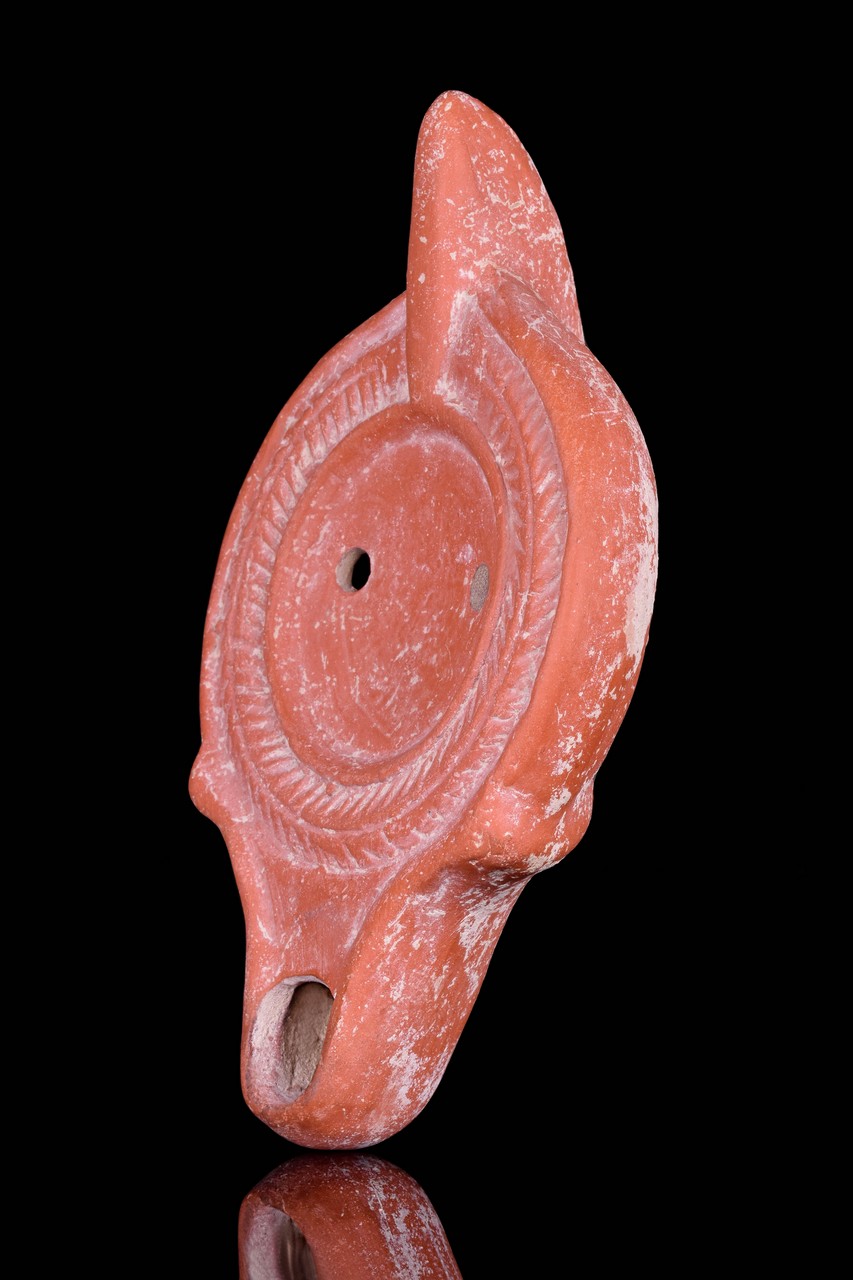 LATE ROMAN TERRACOTTA OIL LAMP - Image 2 of 4