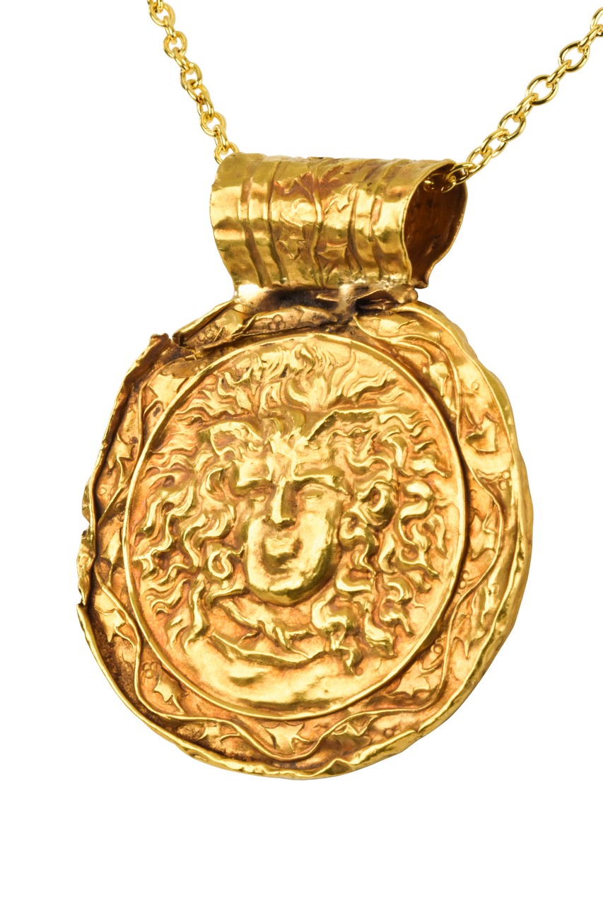 GREEK GOLD PENDANT WITH GORGON HEAD IN RELIEF - ex. Epstein - Image 2 of 4