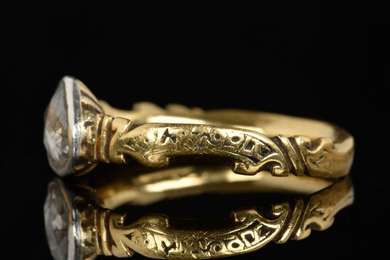 POST MEDIEVAL GOLD RING WITH DIAMOND - Image 4 of 6