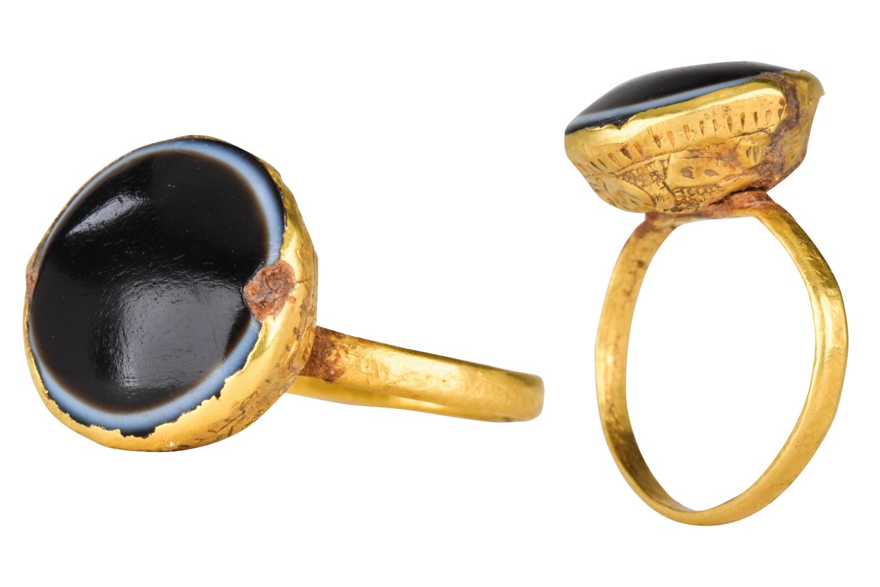 ROMAN GOLD RING WITH AGATE