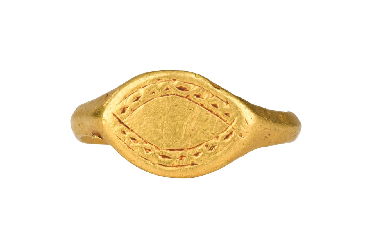ROMAN GOLD DECORATED "EYE" RING - Image 3 of 6