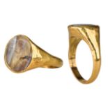 ROMAN GOLD RING WITH VICTORY INTAGLIO