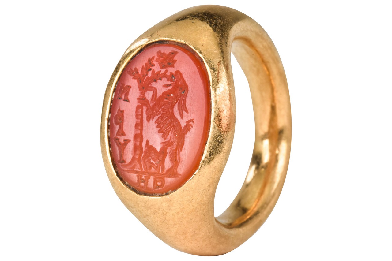 ROMAN GOLD RING WITH GOAT CARNELIAN INTAGLIO - Image 2 of 7