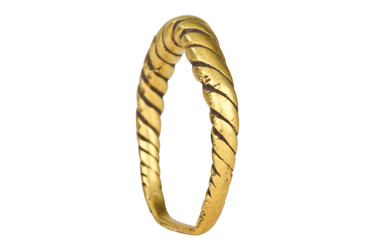 VIKING GOLD TWISTED RING - Image 6 of 6